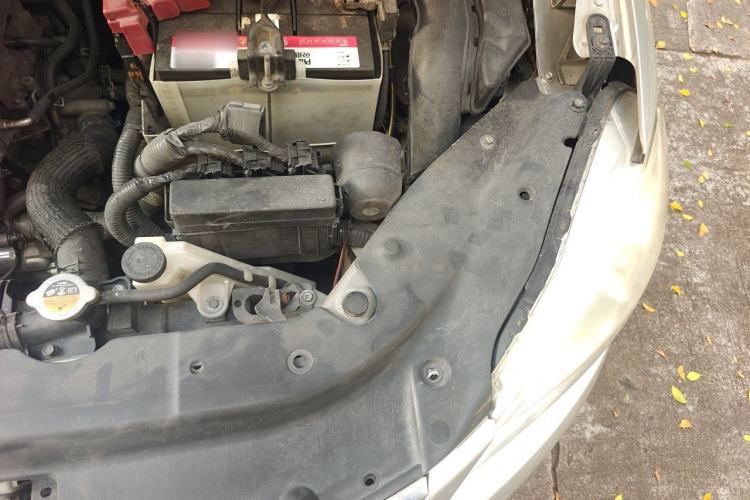 Used Nissan Sylphy 2014 1.6XV CVT Deluxe Edition Engine Bay Left