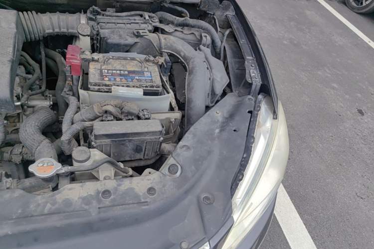 Used Nissan Sylphy 2014 1.6XV CVT Deluxe Edition Engine Bay Left
