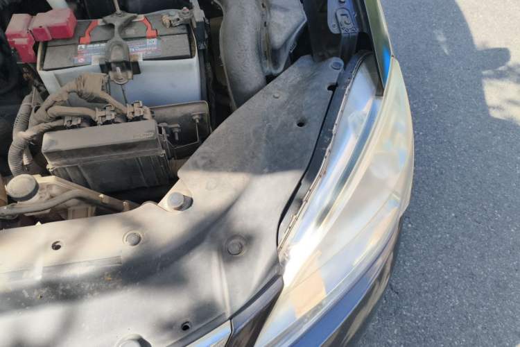 Used Nissan Sylphy 2014 1.6XV CVT Deluxe Edition Engine Bay Left