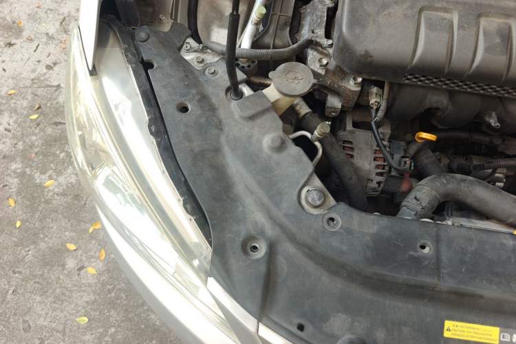 Used Nissan Sylphy 2014 1.6XV CVT Deluxe Edition Engine Bay Right