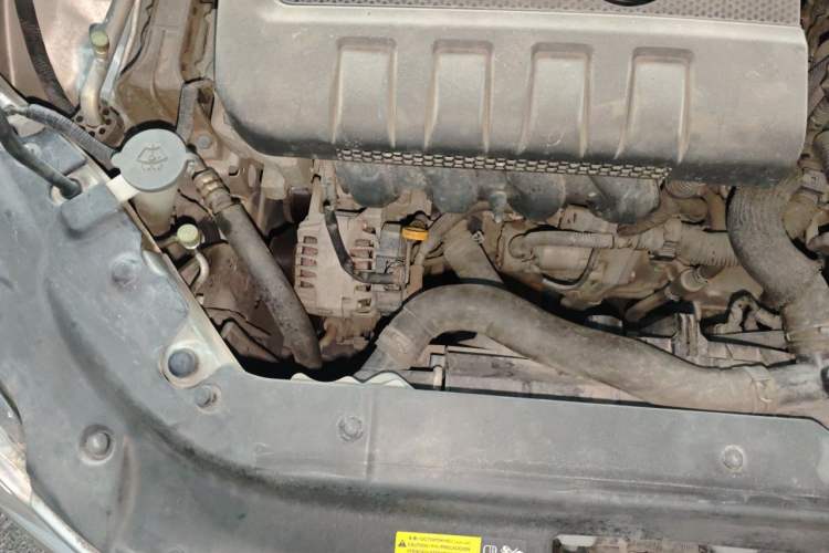 Used Nissan Sylphy 2014 1.6XV CVT Deluxe Edition Engine Bay Right