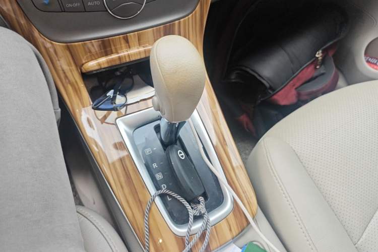 Used Nissan Sylphy 2014 1.6XV CVT Deluxe Edition Gear Lever