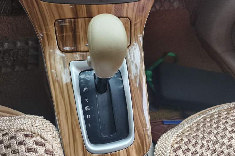 Used Nissan Sylphy 2014 1.6XV CVT Deluxe Edition Gear Lever