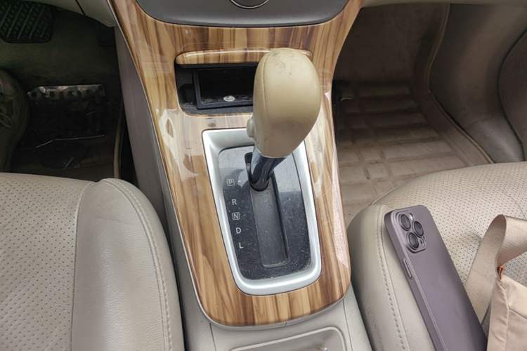 Used Nissan Sylphy 2014 1.6XV CVT Deluxe Edition Gear Lever