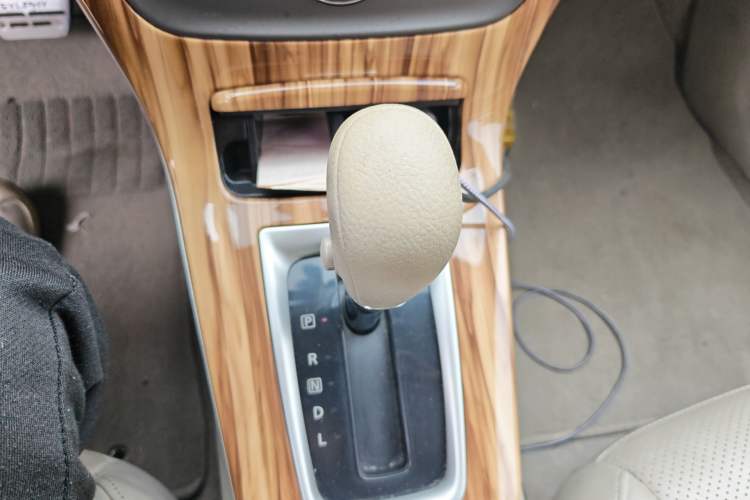 Used Nissan Sylphy 2014 1.6XV CVT Deluxe Edition Gear Lever