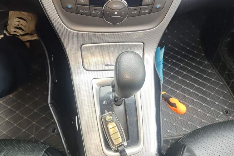 Used Nissan Sylphy 2014 1.6XV CVT Deluxe Edition Gear Lever