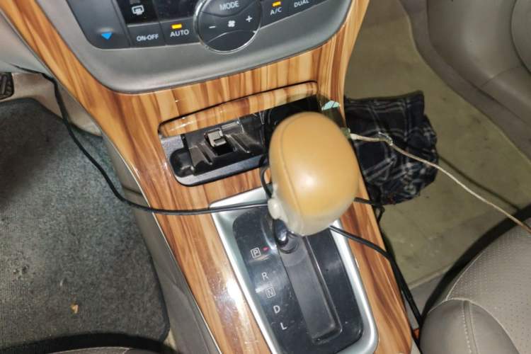 Used Nissan Sylphy 2014 1.6XV CVT Deluxe Edition Gear Lever