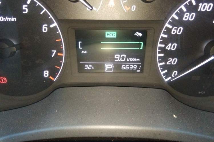 Used Nissan Sylphy 2014 1.6XV CVT Deluxe Edition Odometer Close Up