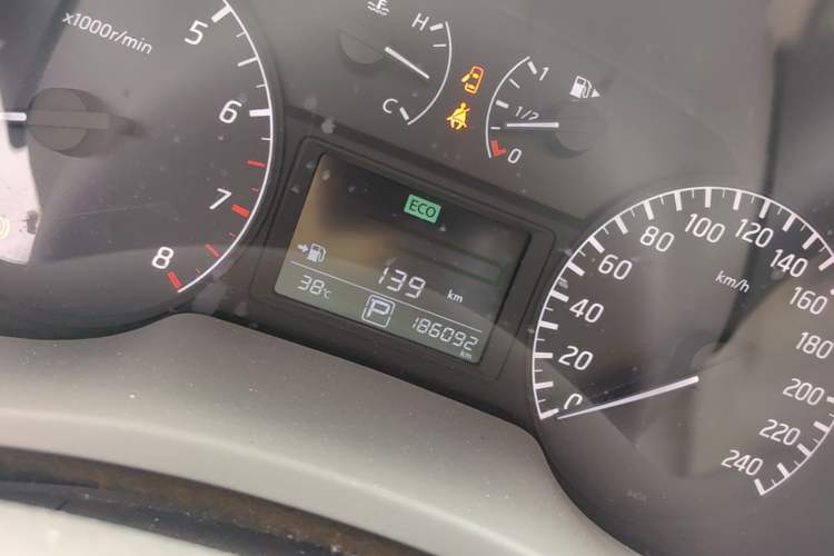 Used Nissan Sylphy 2014 1.6XV CVT Deluxe Edition Odometer Close Up