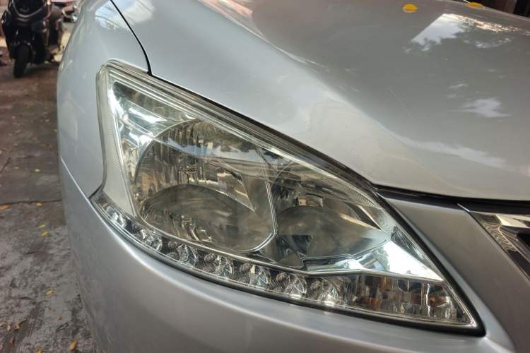 Used Nissan Sylphy 2014 1.6XV CVT Deluxe Edition Right Front Headlight