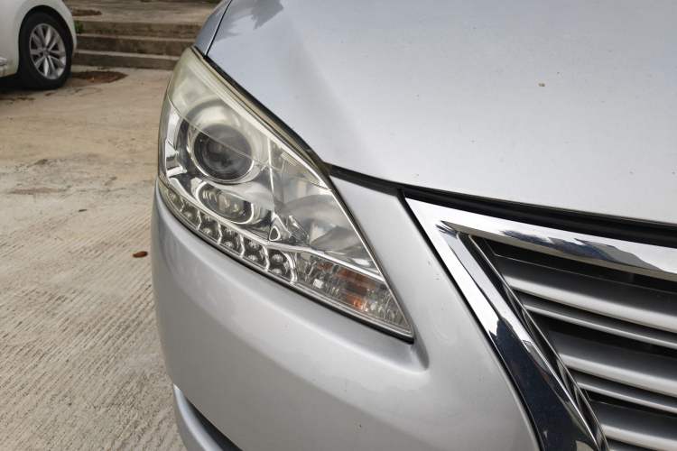 Used Nissan Sylphy 2014 1.6XV CVT Deluxe Edition Right Front Headlight