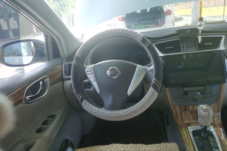 Used Nissan Sylphy 2014 1.6XV CVT Deluxe Edition Steering Wheel