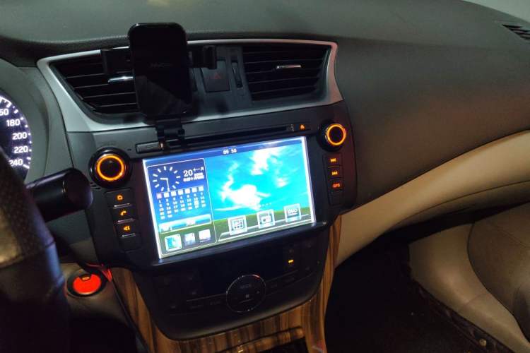 Used Nissan Sylphy 2014 1.6XV CVT Deluxe Edition Audio And AC Panel