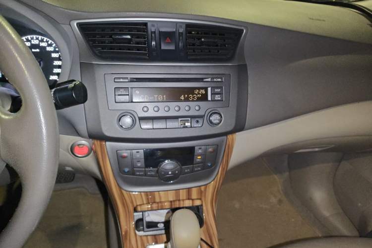 Used Nissan Sylphy 2014 1.6XV CVT Deluxe Edition Audio And AC Panel