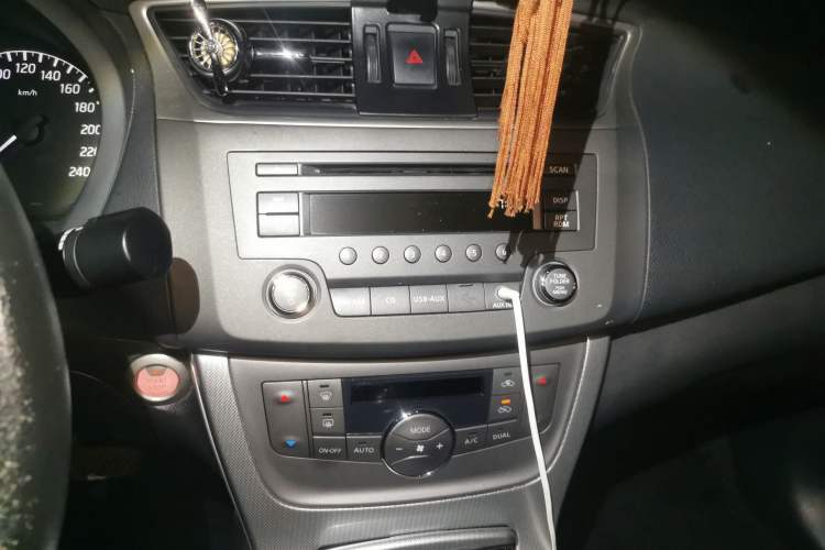 Used Nissan Sylphy 2014 1.6XV CVT Deluxe Edition Audio And AC Panel