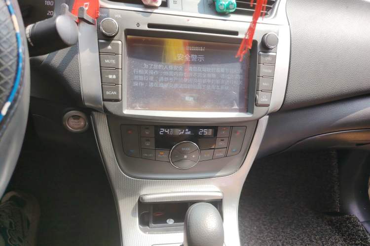 Used Nissan Sylphy 2014 1.6XV CVT Deluxe Edition Audio And AC Panel