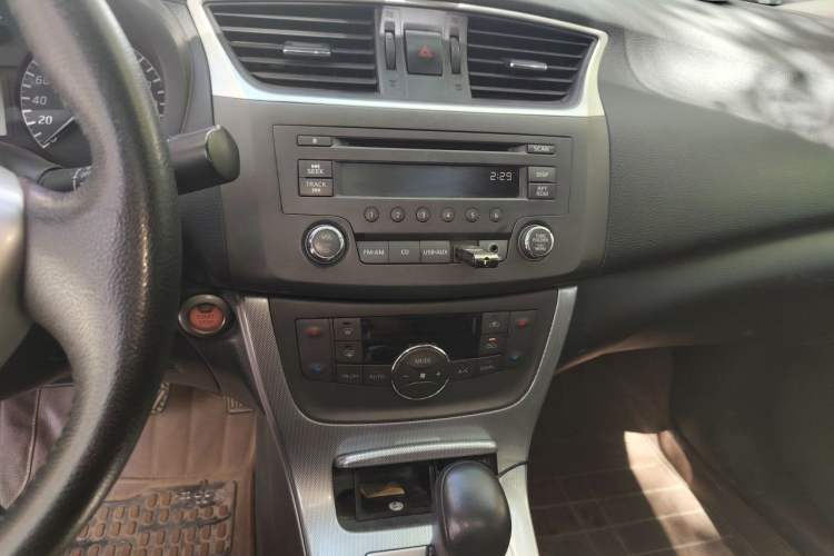 Used Nissan Sylphy 2014 1.6XV CVT Deluxe Edition Audio And AC Panel