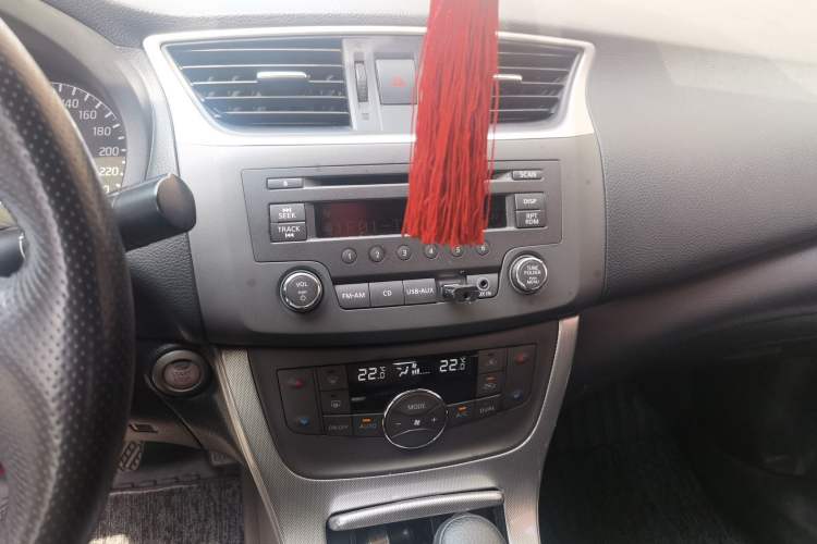 Used Nissan Sylphy 2014 1.6XV CVT Deluxe Edition Audio And AC Panel