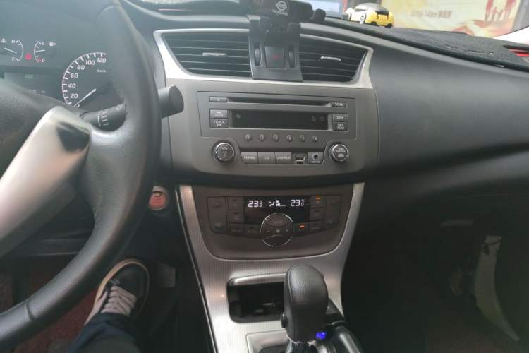 Used Nissan Sylphy 2014 1.6XV CVT Deluxe Edition Audio And AC Panel