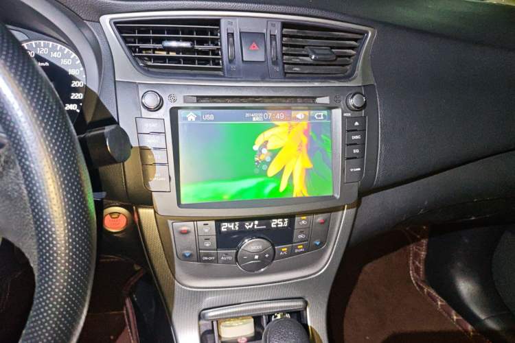 Used Nissan Sylphy 2014 1.6XV CVT Deluxe Edition Audio And AC Panel