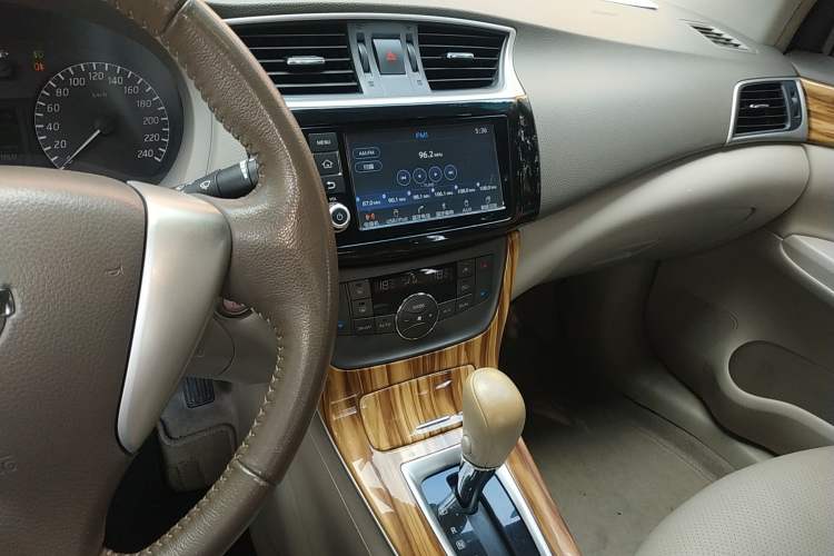 Used Nissan Sylphy 2014 1.6XV CVT Deluxe Edition Audio And AC Panel