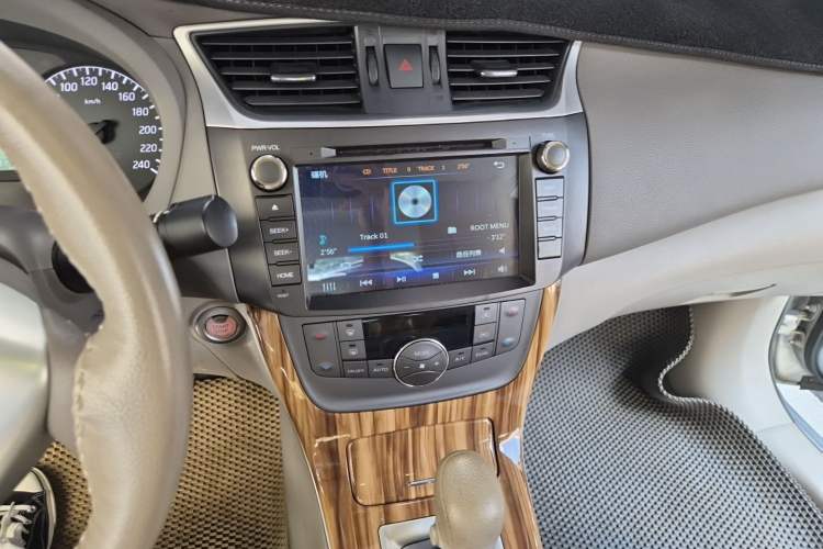 Used Nissan Sylphy 2014 1.6XV CVT Deluxe Edition Audio And AC Panel