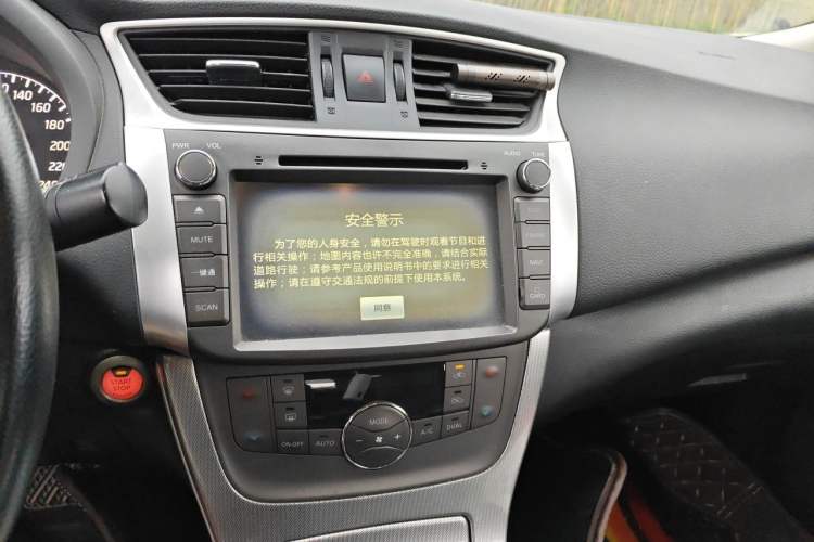 Used Nissan Sylphy 2014 1.6XV CVT Deluxe Edition Audio And AC Panel