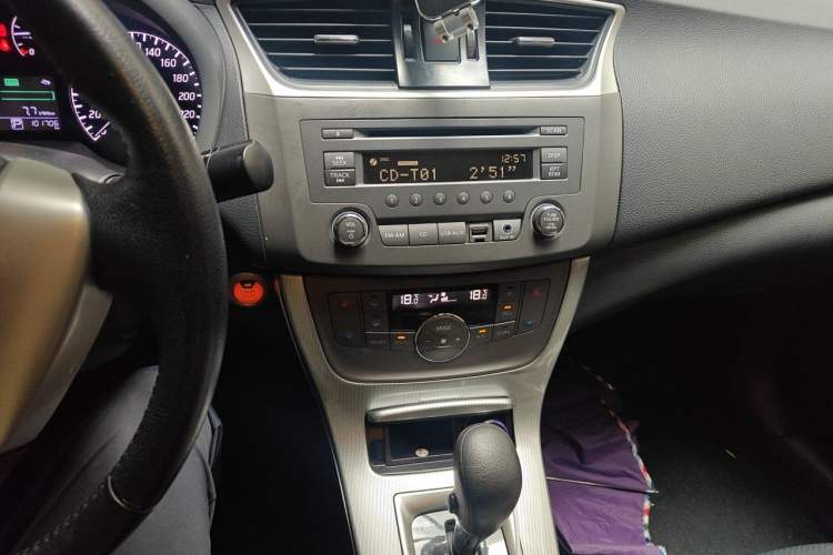 Used Nissan Sylphy 2014 1.6XV CVT Deluxe Edition Audio And AC Panel