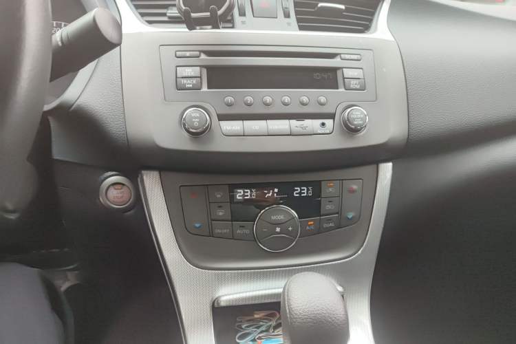 Used Nissan Sylphy 2014 1.6XV CVT Deluxe Edition Audio And AC Panel