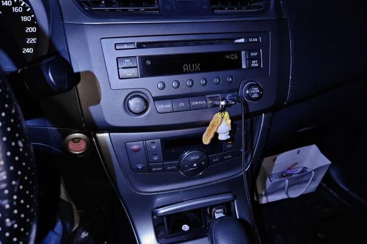 Used Nissan Sylphy 2014 1.6XV CVT Deluxe Edition Audio And AC Panel