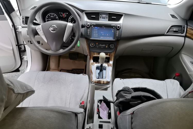 Used Nissan Sylphy 2014 1.6XV CVT Deluxe Edition Center Console