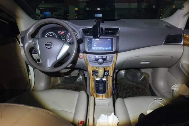 Used Nissan Sylphy 2014 1.6XV CVT Deluxe Edition Center Console