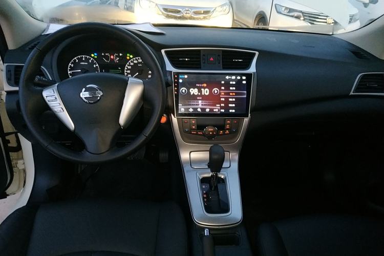 Used Nissan Sylphy 2014 1.6XV CVT Deluxe Edition Center Console