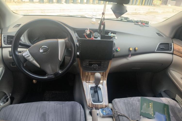 Used Nissan Sylphy 2014 1.6XV CVT Deluxe Edition Center Console
