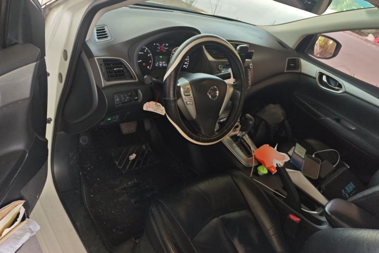 Used Nissan Sylphy 2014 1.6XV CVT Deluxe Edition Center Console