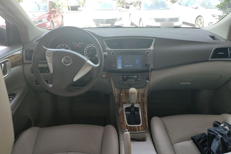 Used Nissan Sylphy 2014 1.6XV CVT Deluxe Edition Center Console