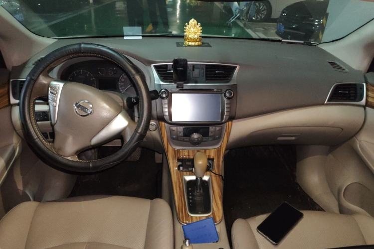 Used Nissan Sylphy 2014 1.6XV CVT Deluxe Edition Center Console