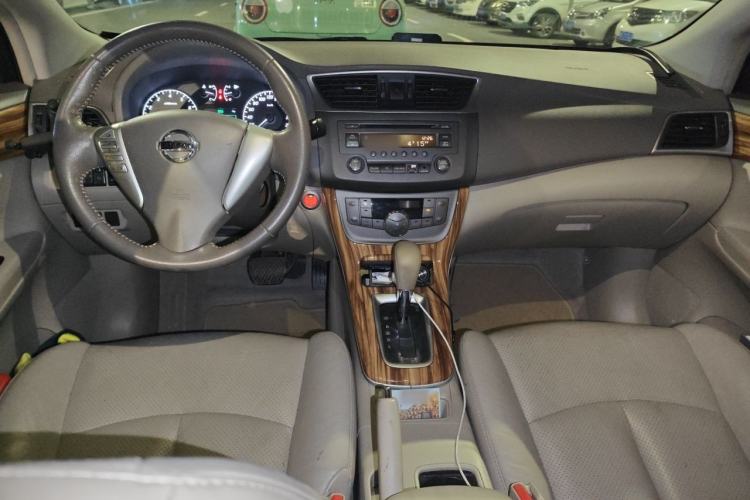 Used Nissan Sylphy 2014 1.6XV CVT Deluxe Edition Center Console