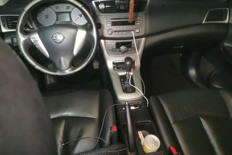 Used Nissan Sylphy 2014 1.6XV CVT Deluxe Edition Center Console