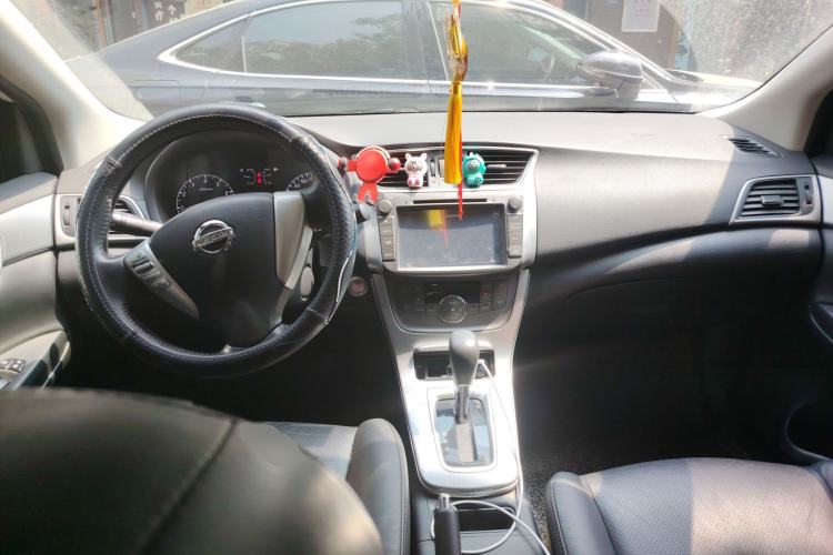 Used Nissan Sylphy 2014 1.6XV CVT Deluxe Edition Center Console