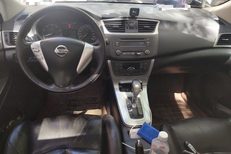 Used Nissan Sylphy 2014 1.6XV CVT Deluxe Edition Center Console