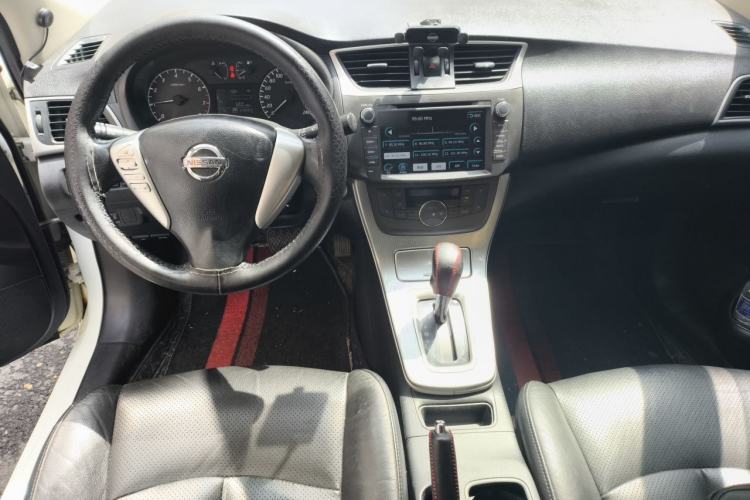 Used Nissan Sylphy 2014 1.6XV CVT Deluxe Edition Center Console