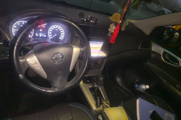 Used Nissan Sylphy 2014 1.6XV CVT Deluxe Edition Center Console