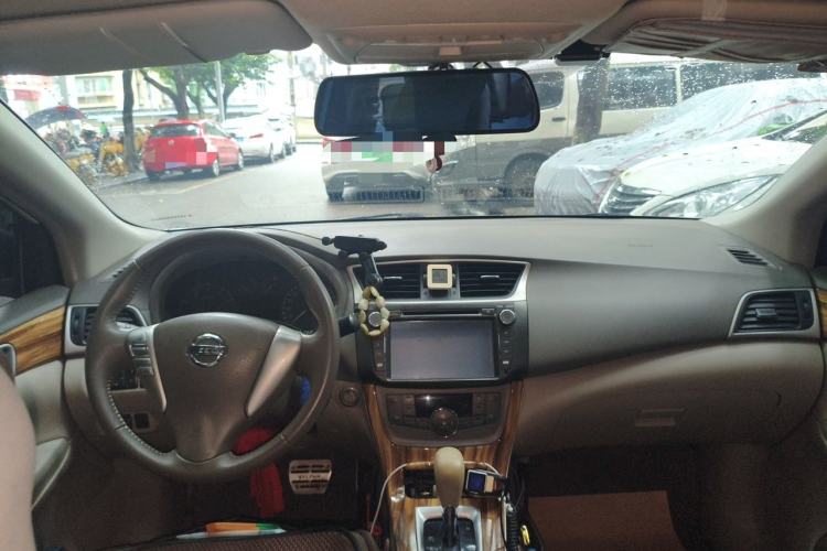 Used Nissan Sylphy 2014 1.6XV CVT Deluxe Edition Center Console