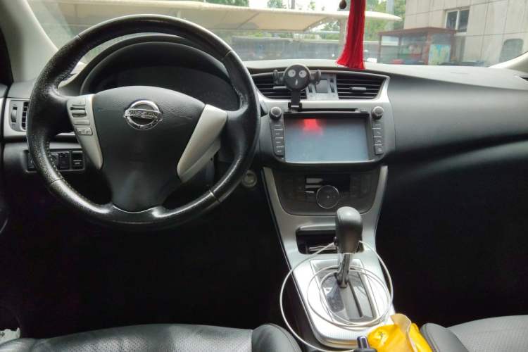 Used Nissan Sylphy 2014 1.6XV CVT Deluxe Edition Center Console