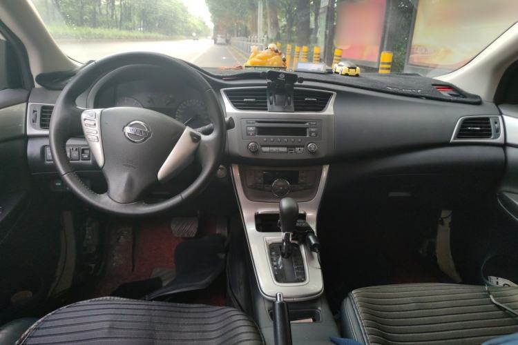 Used Nissan Sylphy 2014 1.6XV CVT Deluxe Edition Center Console