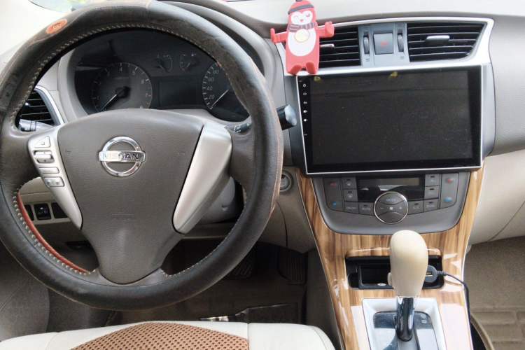 Used Nissan Sylphy 2014 1.6XV CVT Deluxe Edition Center Console