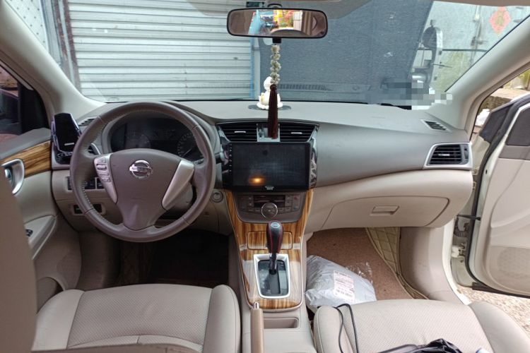 Used Nissan Sylphy 2014 1.6XV CVT Deluxe Edition Center Console