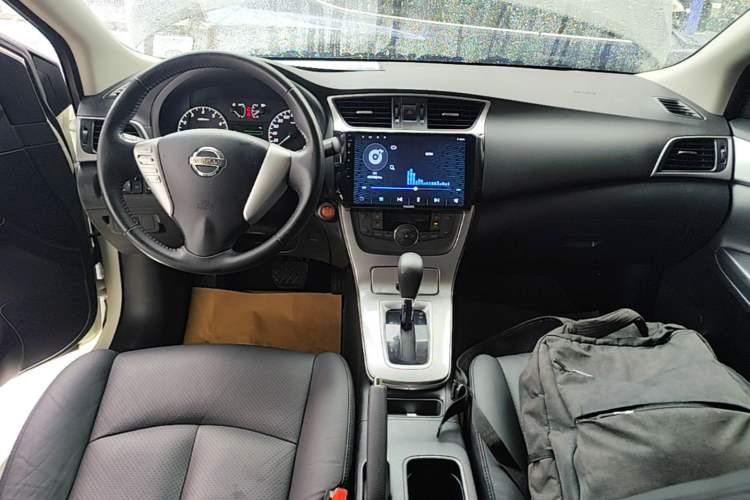 Used Nissan Sylphy 2014 1.6XV CVT Deluxe Edition Center Console