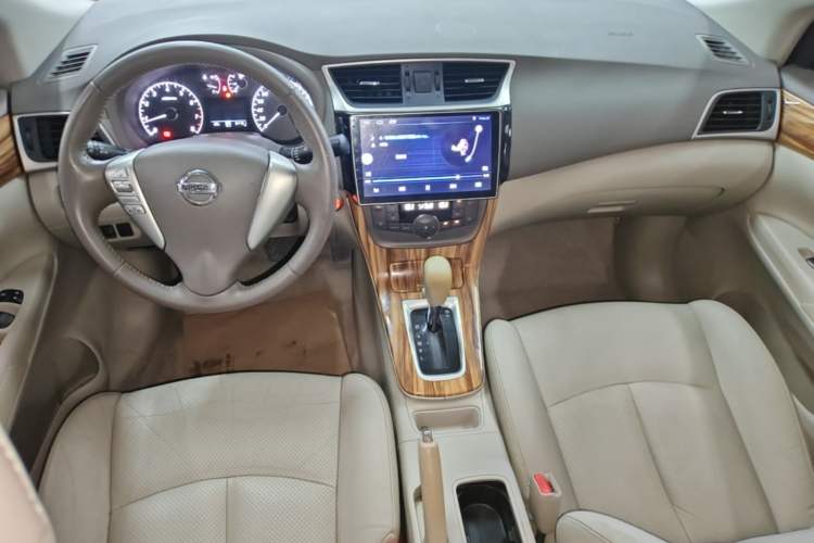 Used Nissan Sylphy 2014 1.6XV CVT Deluxe Edition Center Console